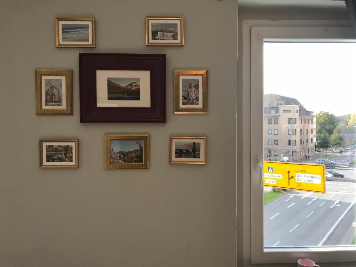 Tm Aparts 多特蒙德 外观 照片 A window with a yellow sticker