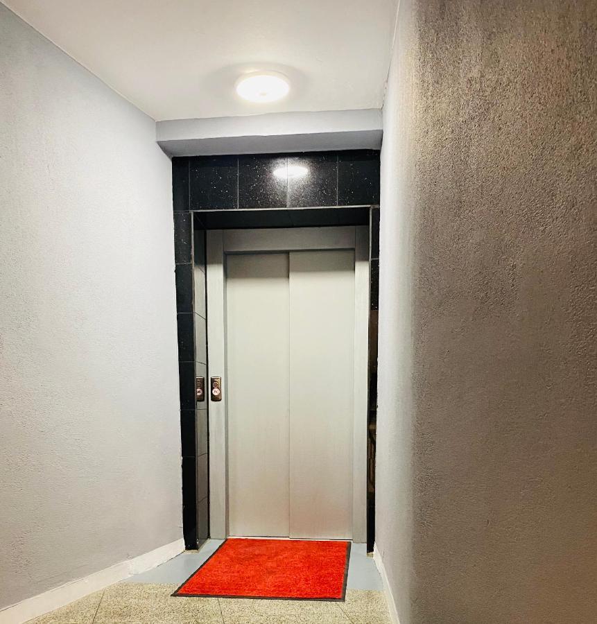 Tm Aparts 多特蒙德 外观 照片 A typical elevator in a residential building