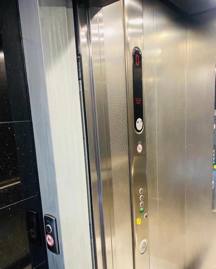 Tm Aparts 多特蒙德 外观 照片 A typical elevator