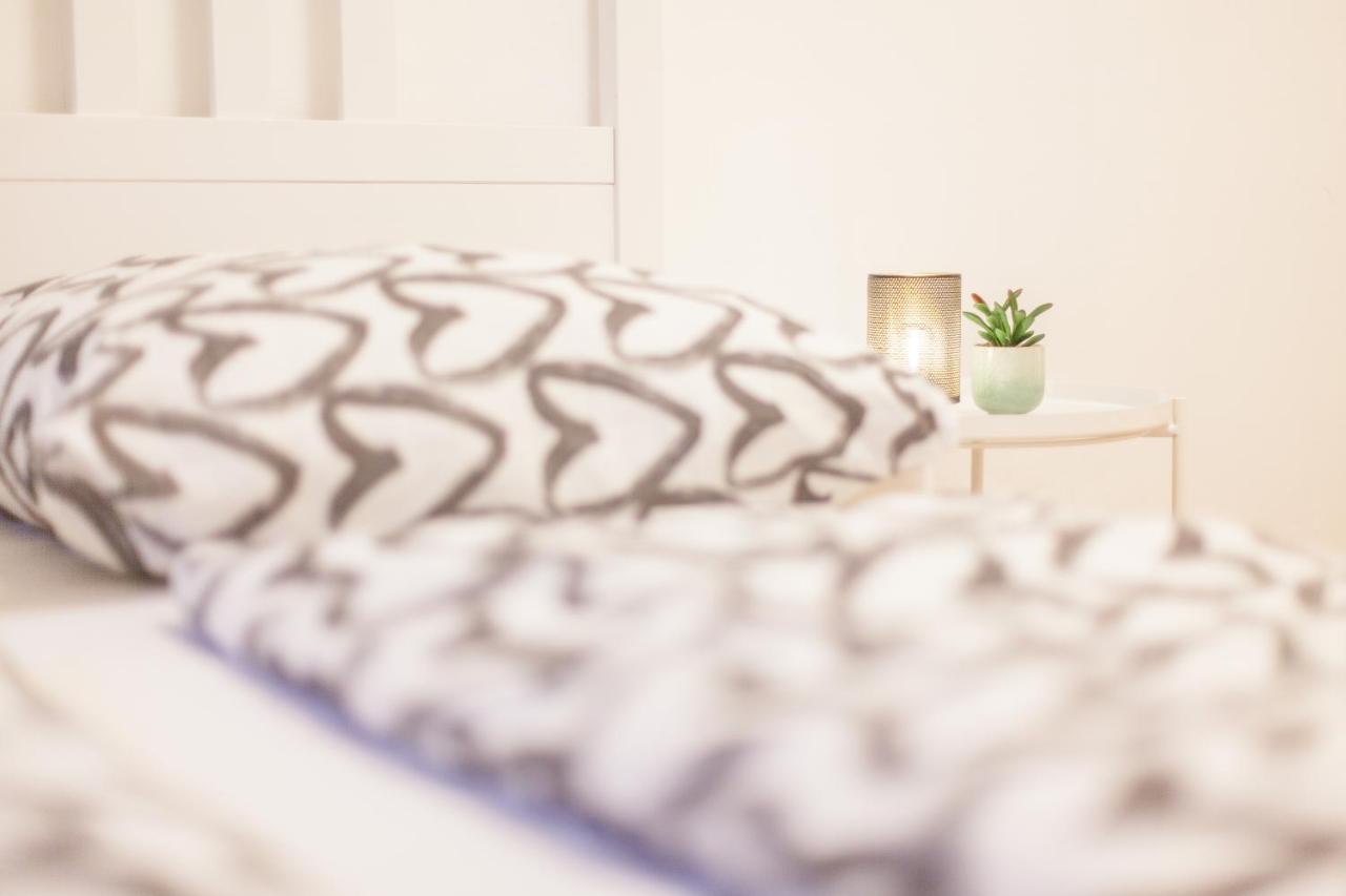 Tm Aparts 多特蒙德 外观 照片 A bed with a throw