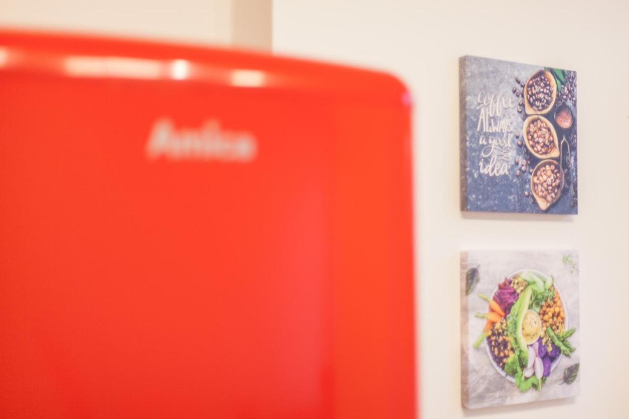 Tm Aparts 多特蒙德 外观 照片 A Smeg refrigerator